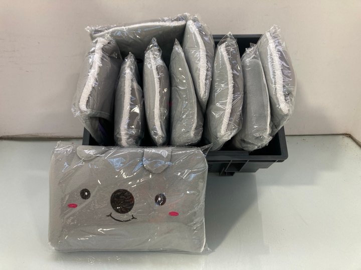 Lot 1327  
            Marchington SR14 - Parcel Delivery Only 

                
QTY OF HOT WATER BOTTLES WITH WAIST COVERS IN GREY: LOCATION - D16