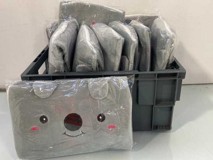 Lot 1328  
            Marchington SR14 - Parcel Delivery Only 

                
QTY OF HOT WATER BOTTLES WITH WAIST COVERS IN GREY: LOCATION - D16