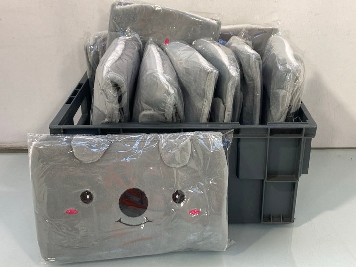 Lot 1330  
            Marchington SR14 - Parcel Delivery Only 

                
QTY OF HOT WATER BOTTLES WITH WAIST COVERS IN GREY: LOCATION - D16