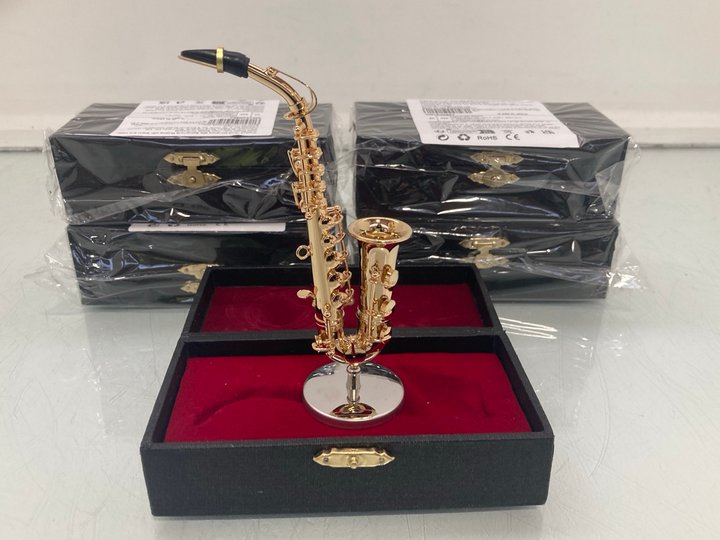 Lot 1341  
            Marchington SR14 - Parcel Delivery Only 

                
5 X MINIATURE ALTO SAXOPHONE GOLD PLATED REPLICAS WITH STAND & CASE: LOCATION - D15
