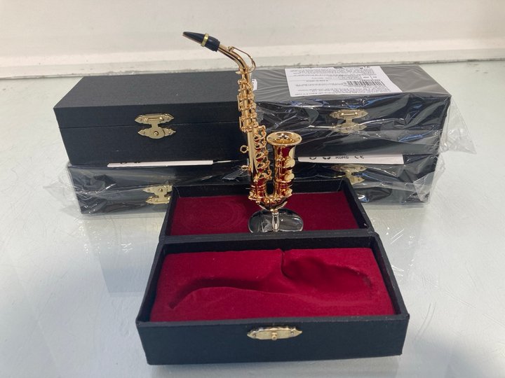 Lot 1346  
            Marchington SR14 - Parcel Delivery Only 

                
5 X MINIATURE ALTO SAXOPHONE GOLD PLATED REPLICAS WITH STAND & CASE: LOCATION - D15