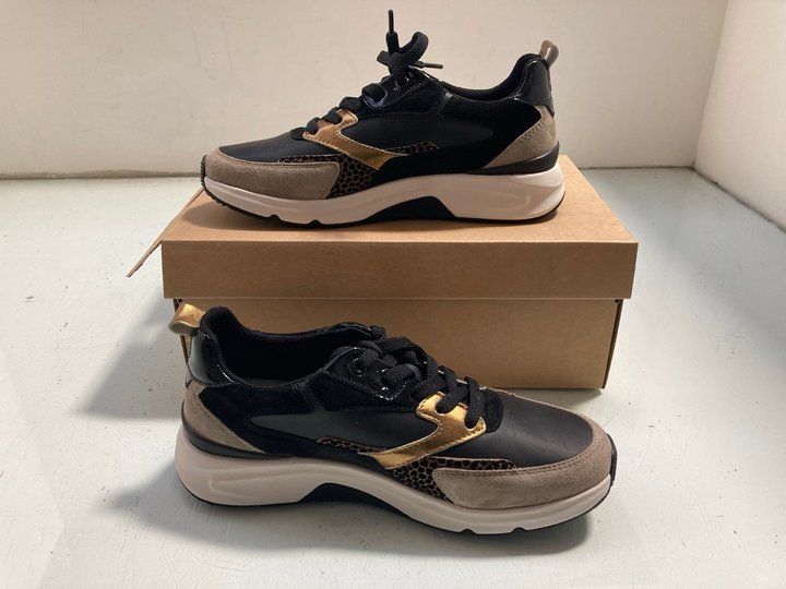 Lot 134  
            Marchington SR14 - Parcel Delivery Only 

                
GABOR ROLLINGSOFT LOW SNEAKERS IN BLACK UK SIZE 4.5: LOCATION - A4