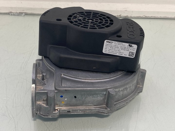 Lot 1350  
            Marchington SR14 - Parcel Delivery Only 

                
COMBUSTION FAN KIT - ORIGINAL RRP £588: LOCATION - D15