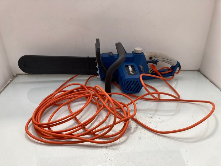 Lot 1434  
            Marchington SR14 - Parcel Delivery Only 

                
HYUNDAI 2400W CHAINSAW - MODEL: HYC2400E (18+ ID REQUIRED): LOCATION - D12