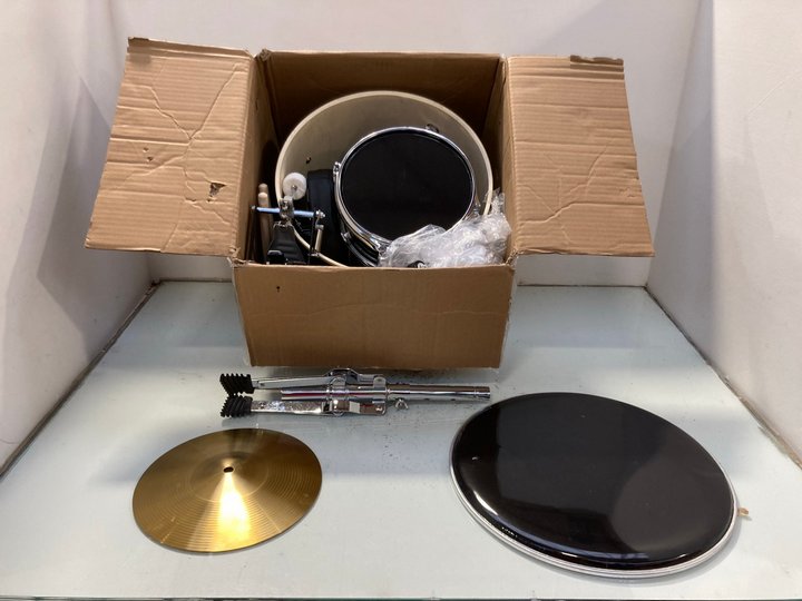 Lot 1446  
            Marchington SR14 - Parcel Delivery Only 

                
MUSIC ALLEY JUNIOR DRUM KIT IN BLACK: LOCATION - D11