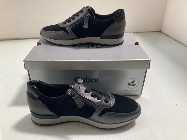 Lot 144  
            Marchington SR14 - Parcel Delivery Only 

                
GABOR LOW TOP BLACK SUEDE TRAINERS UK SIZE 4.5: LOCATION - A4