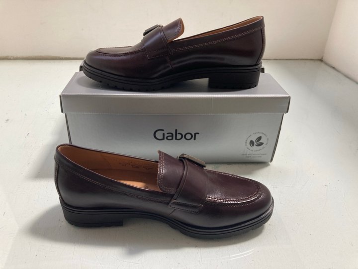 Lot 145  
            Marchington SR14 - Parcel Delivery Only 

                
GABOR CHUNKY BROWN LEATHER LOAFERS UK SIZE 4.5: LOCATION - A4