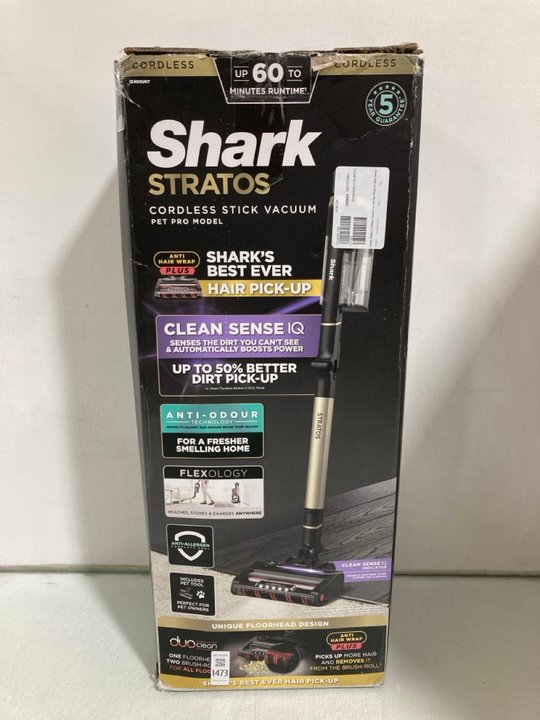 Lot 1473  
            Marchington SR14 - Parcel Delivery Only 

                
SHARK STRATOS CORDLESS STICK VACUUM PET PRO MODEL - MODEL: IZ400UKT - ORIGINAL RR...