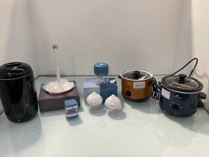 Lot 1504  
            Marchington SR14 - Parcel Delivery Only 

                
QTY OF ASSORTED KITCHEN ITEMS TO INCLUDE COOKS ESSENTIALS SLOW COOKER: LOCATION - D6