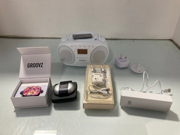 Lot 1510  
            Marchington SR14 - Parcel Delivery Only 

                
QTY OF ASSORTED TECH ITEMS TO INCLUDE DR DRE BEATS STUDIO TRUE WIRELESS EARBUDS: ...