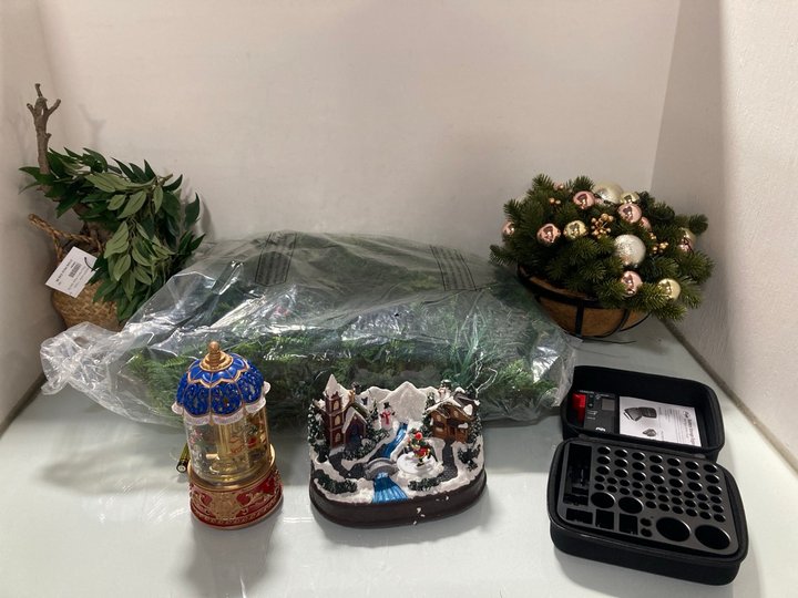 Lot 1512  
            Marchington SR14 - Parcel Delivery Only 

                
QTY OF ASSORTED HOUSEHOLD DECOR TO INCLUDE SANTA EXPRESS INDOOR PRE LIT CAROUSEL ...