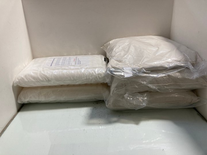 Lot 151  
            Marchington SR14 - Parcel Delivery Only 

                
5 X ASSORTED PILLOWS TO INCLUDE MEMORY FOAM STANDARD PILLOW: LOCATION - A4