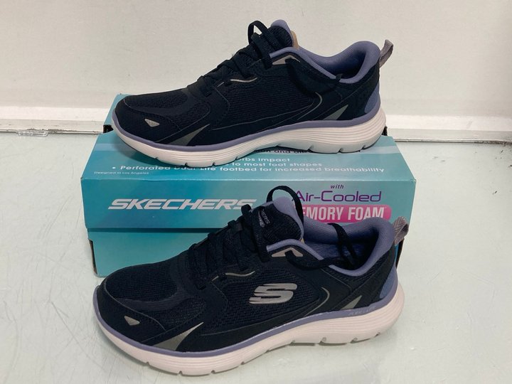 Lot 1537  
            Marchington SR14 - Parcel Delivery Only 

                
SKECHERS AIR-COOLED MEMORY FOAM TRAINERS IN BLACK - UK 4.5: LOCATION - D4