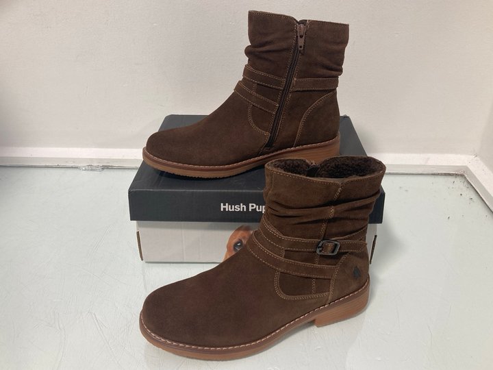 Lot 1538  
            Marchington SR14 - Parcel Delivery Only 

                
HUSH PUPPIES MANDY WOMEN'S BOOTS IN CHOCOLATE - UK 6: LOCATION - D4