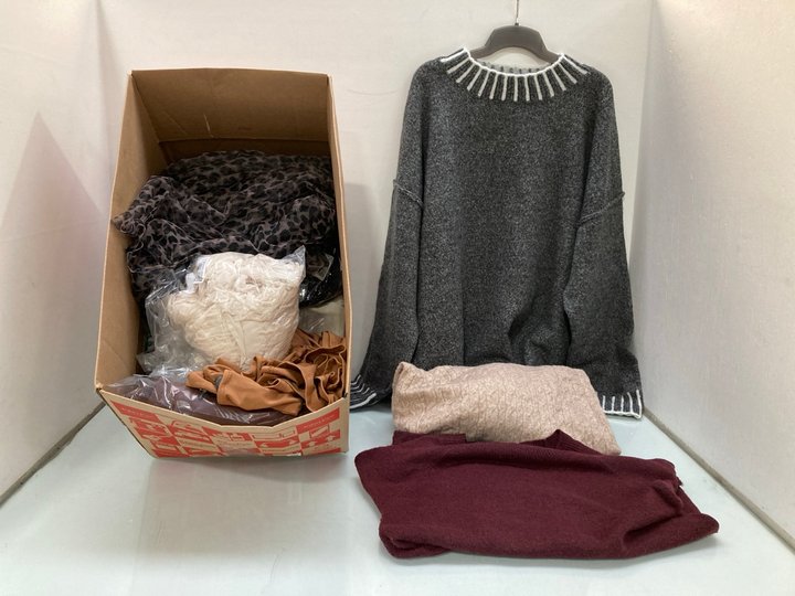 Lot 1550  
            Marchington SR14 - Parcel Delivery Only 

                
QTY OF ASSORTED WOMEN'S CLOTHING IN ASSORTED SIZES TO INCLUDE ONLY RICA LONG SLEE...