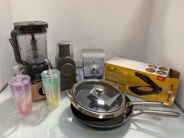 Lot 1556  
            Marchington SR14 - Parcel Delivery Only 

                
QTY OF ASSORTED KITCHEN ITEMS TO INCLUDE DREW & COLE 5 MINUTE CLEVER CHEF: LOCATI...