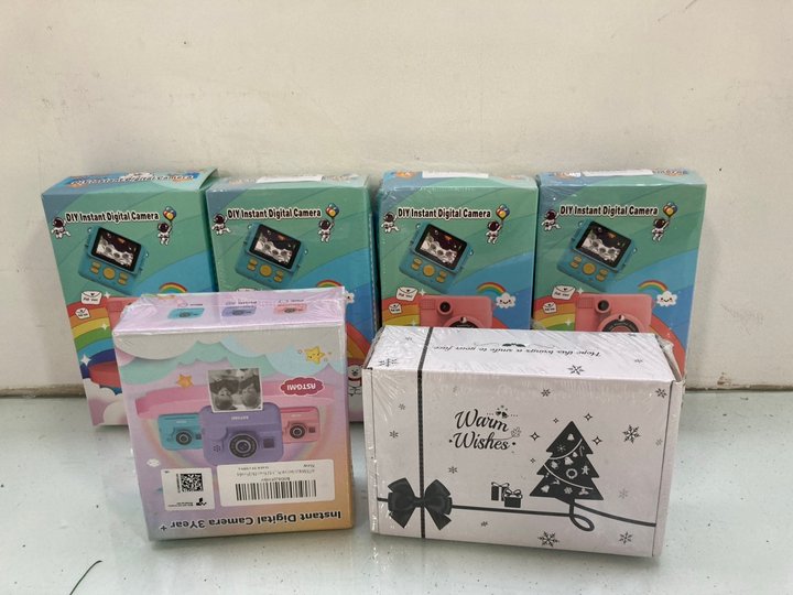 Lot 1569  
            Marchington SR14 - Parcel Delivery Only 

                
QTY OF ASSORTED TECH ITEMS TO INCLUDE DIY INSTANT DIGITAL CAMERAS IN BLUE: LOCATI...