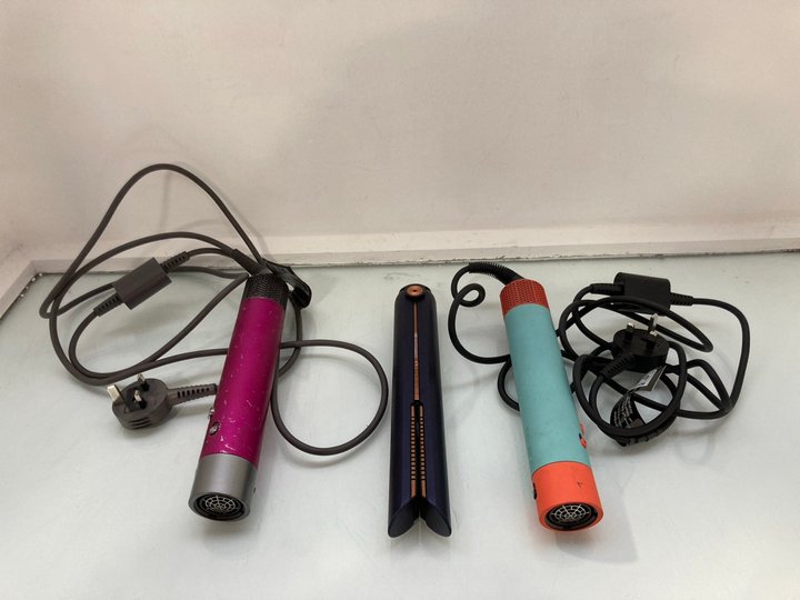 Lot 1572  
            Marchington SR14 - Parcel Delivery Only 

                
3 X ASSORTED DYSON HAIR STYLERS TO INCLUDE DYSON AIR STRAIGHT IN NAVY: LOCATION - D2