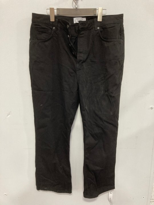 Lot 1575  
            Marchington SR14 - Parcel Delivery Only 

                
REFORMATION CARY HIGH RISE SLOUCHY WIDE LEG JEANS IN BLACK - UK W32 - ORIGINAL RR...