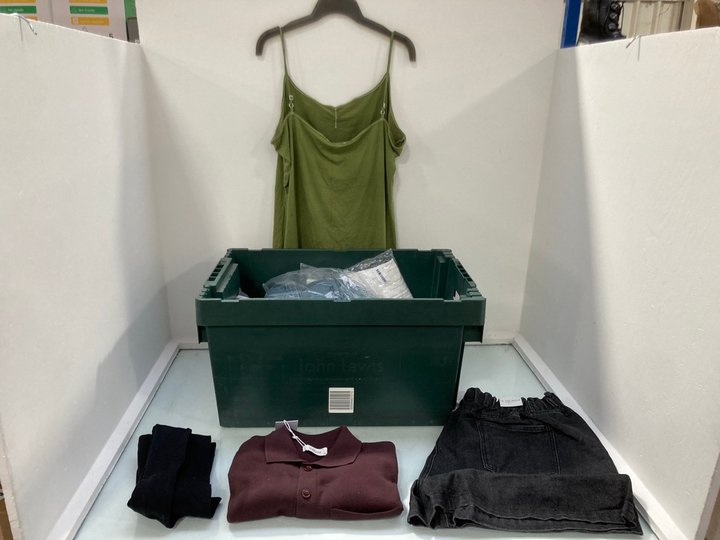 Lot 1588  
            Marchington SR14 - Parcel Delivery Only 

                
QTY OF ASSORTED WOMEN'S CLOTHING IN ASSORTED ITEMS TO INCLUDE IN THE STYLE EXCLUS...