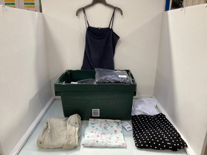 Lot 1589  
            Marchington SR14 - Parcel Delivery Only 

                
QTY OF ASSORTED WOMEN'S CLOTHING IN ASSORTED SIZES TO INCLUDE KHAADI FLORAL TROUS...