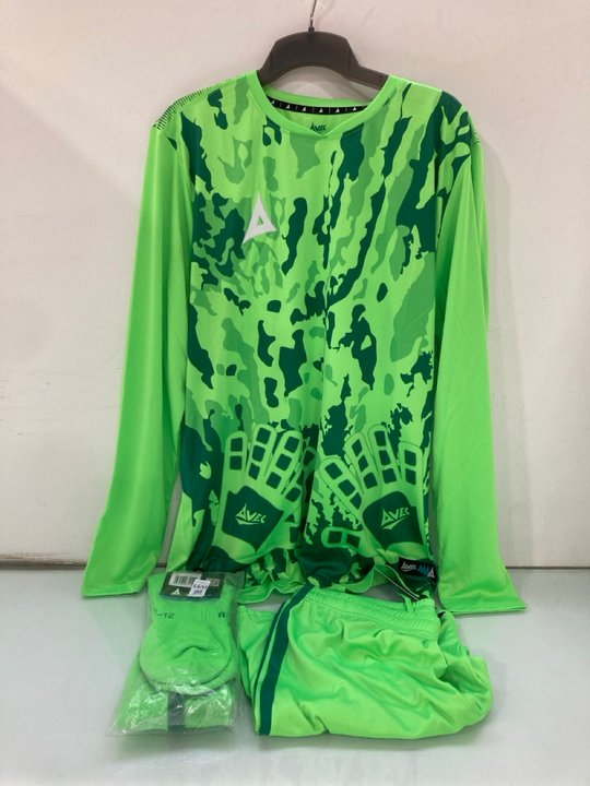 Lot 1593  
            Marchington SR14 - Parcel Delivery Only 

                
3 X ASSORTED AVEC SPORTSWEAR TO INCLUDE TEAM KIT PRO INTENT SHORT IN NEON GREEN -...