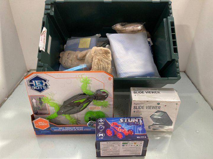 Lot 1603  
            Marchington SR14 - Parcel Delivery Only 

                
QTY OF ASSORTED ITEMS TO INCLUDE RYBOZEN SLIDE VIEWER: LOCATION - D1