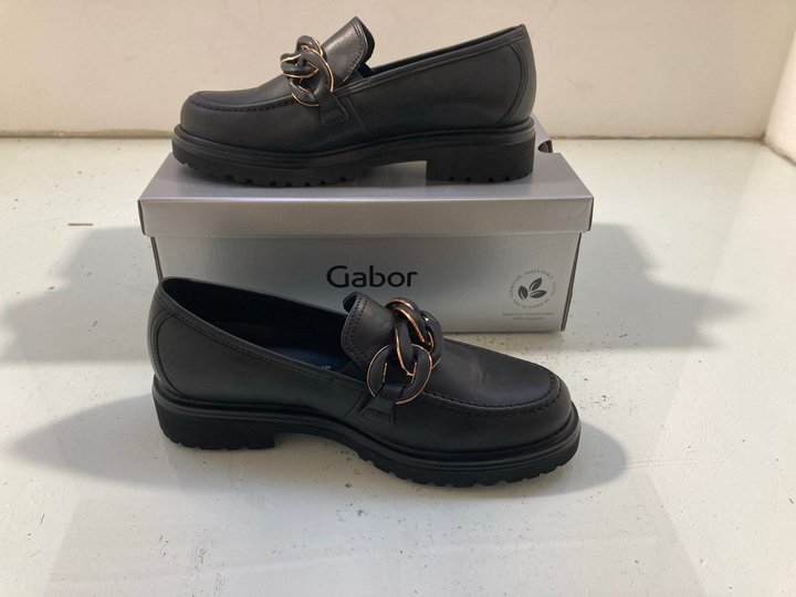 Lot 161  
            Marchington SR14 - Parcel Delivery Only 

                
GABOR CHUNKY BLACK LEATHER LOAFERS UK SIZE 4.5: LOCATION - A5