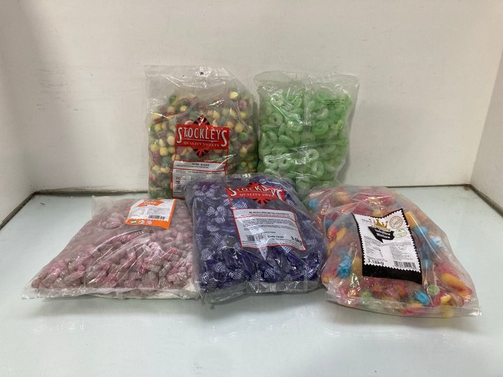 Lot 1633  
            Marchington SR14 - Parcel Delivery Only 

                
QTY OF ASSORTED SWEETS TO INCLUDE 3KG FIZZY CHERRY COLA BOTTLES BBE: 12/2027: LOC...