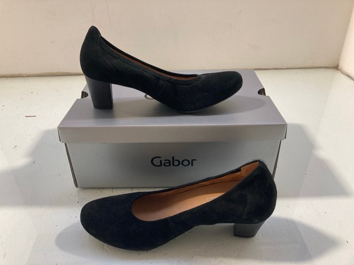 Lot 163  
            Marchington SR14 - Parcel Delivery Only 

                
GABOR COMFORT BASIC HEELED PUMPS IN BLACK UK SIZE 4.5: LOCATION - A5