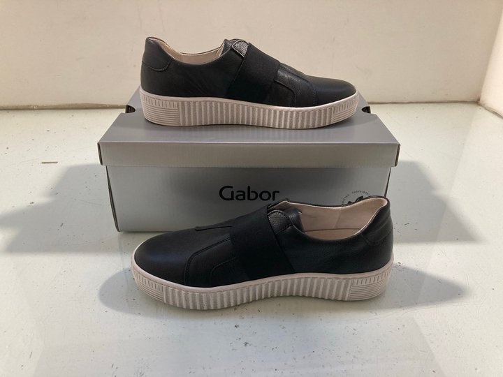Lot 167  
            Marchington SR14 - Parcel Delivery Only 

                
GABOR WILLOW SLIP ON TRAINERS IN BLACK UK SIZE 4.5: LOCATION - A5