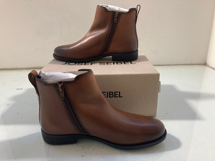 Lot 173  
            Marchington SR14 - Parcel Delivery Only 

                
JOSEF SEIBEL SIMONA 03 BOOTS IN BROWN LEATHER EU SIZE 40 - ORIGINAL RRP £100: LOC...