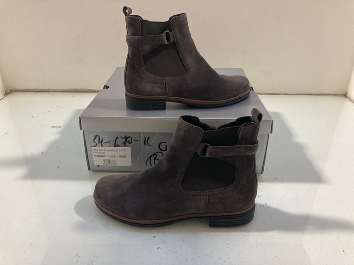 Lot 174  
            Marchington SR14 - Parcel Delivery Only 

                
GABOR GREY SUEDE ANKLE BOOTS UK SIZE 4.5: LOCATION - A5