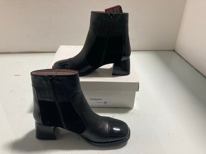 Lot 176  
            Marchington SR14 - Parcel Delivery Only 

                
HISPANITAS MILAN ANKLE BOOTS IN BLACK LEATHER EU SIZE 39 - ORIGINAL RRP £100: LOC...