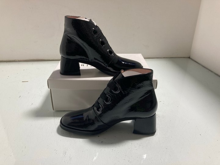 Lot 177  
            Marchington SR14 - Parcel Delivery Only 

                
HISPANITAS MILAN LACE UP ANKLE BOOTS IN BLACK LEATHER EU SIZE 37 - ORIGINAL RRP £...