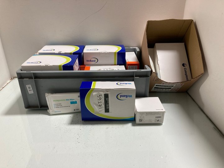 Lot 197  
            Marchington SR14 - Parcel Delivery Only 

                
QTY OF ASSORTED HEALTH CARE ITEMS TO INCLUDE BIODEGRADABLE WET WIPES: LOCATION - A6