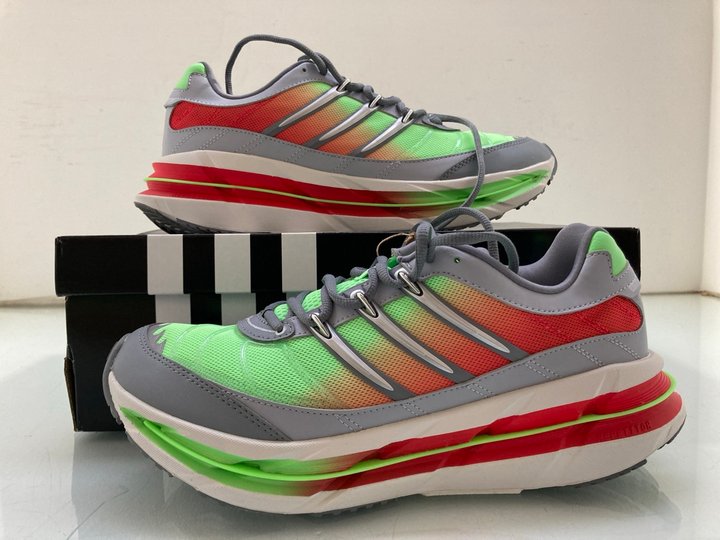 Lot 206  
            Marchington SR14 - Parcel Delivery Only 

                
ADIDAS ADISTAR RUNNING TRAINERS IN GREEN/GREY UK SIZE 9 - ORIGINAL RRP £120: LOCA...