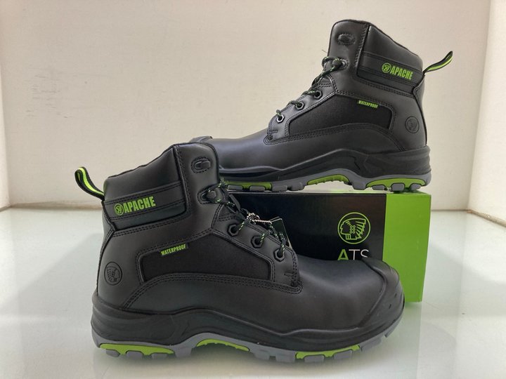 Lot 220  
            Marchington SR14 - Parcel Delivery Only 

                
DAKOTA ACTION LEATHER STEEL TOE CAP BOOTS IN BLACK UK SIZE 9: LOCATION - A7