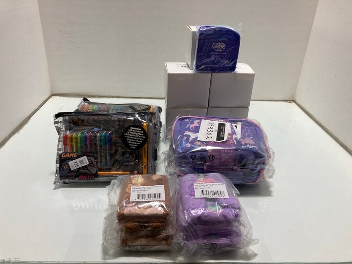 Lot 235  
            Marchington SR14 - Parcel Delivery Only 

                
QTY OF ASSORTED STATIONARY ITEMS TO INCLUDE SMIGGLE PEN SET: LOCATION - A8