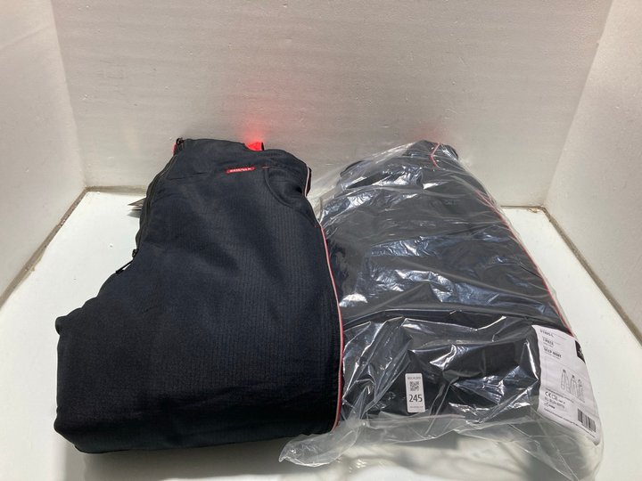 Lot 245  
            Marchington SR14 - Parcel Delivery Only 

                
2 X FORTDRESS DEEP NIGHT 1 PIECE WORK OVERALLS UK SIZE L: LOCATION - A8