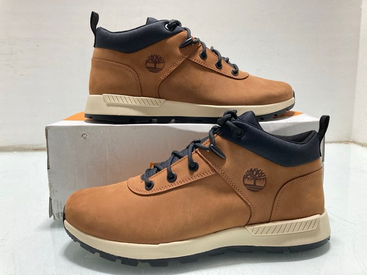 Lot 250  
            Marchington SR14 - Parcel Delivery Only 

                
TIMBERLAND MEN'S SPRINT TREKKER MID LACE-UP BOOTS IN BEIGE - UK 9.5 - ORIGINAL RR...