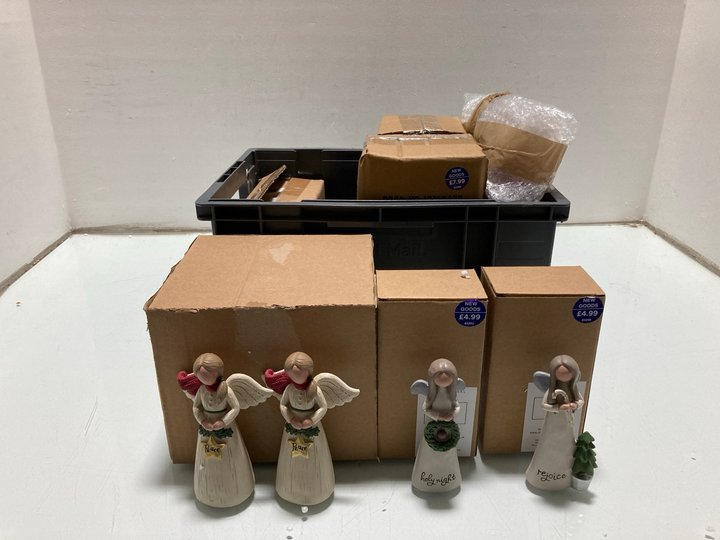 Lot 256  
            Marchington SR14 - Parcel Delivery Only 

                
QTY OF ASSORTED HOUSEHOLD ITEMS TO INCLUDE 2 X THE SEASONAL GIFT CO. HOLY NIGHT A...