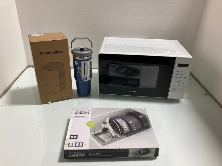 Lot 259  
            Marchington SR14 - Parcel Delivery Only 

                
4 X ASSORTED KITCHEN ITEMS TO INCLUDE ABODE 20L DIGITAL TOUCH CONTROL MICROWAVE I...