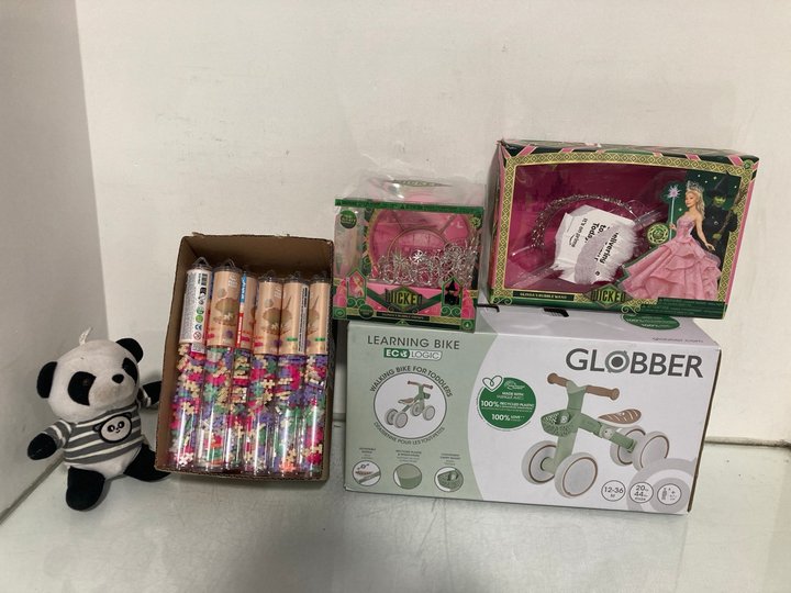 Lot 267  
            Marchington SR14 - Parcel Delivery Only 

                
QTY OF ASSORTED TOYS & GAMES TO INCLUDE WICKED GLINDA'S BUBBLE CROWN: LOCATION - A10