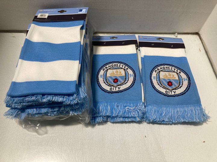 Lot 275  
            Marchington SR14 - Parcel Delivery Only 

                
QTY OF MANCHESTER CITY FOOTBALL CLUB SCARVES: LOCATION - A10