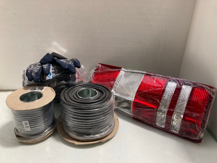 Lot 292  
            Marchington SR14 - Parcel Delivery Only 

                
QTY OF ASSORTED ITEMS TO INCLUDE QTY OF WONDER GRIP ROCK & STONE SPECIAL HEAVY WO...