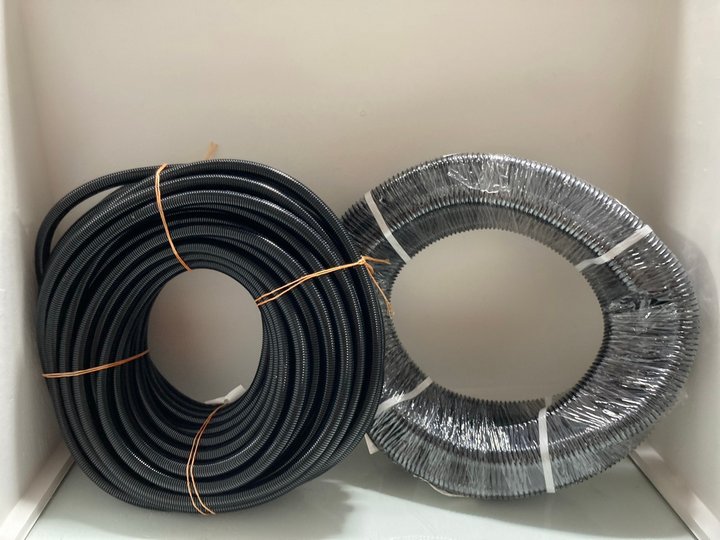 Lot 319  
            Marchington SR14 - Parcel Delivery Only 

                
2 X PIPE DUCTING: LOCATION - A12