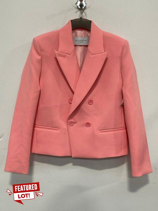 Lot 33  
            Marchington SR14 - Parcel Delivery Only 

                
EQUIPMENT FEMME ORI DOUBLE BREASTED CROPPED BOXY JACKET - LIGHT PINK - SIZE XS - ...