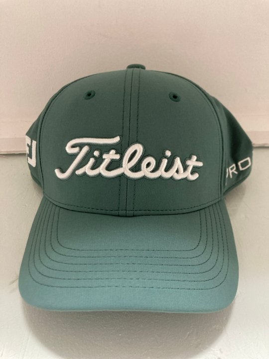Lot 341  
            Marchington SR14 - Parcel Delivery Only 

                
TITLEIST FOOTJOY JUNIOR TOUR PERFORMANCE CAP IN GREEN/WHITE: LOCATION - A14