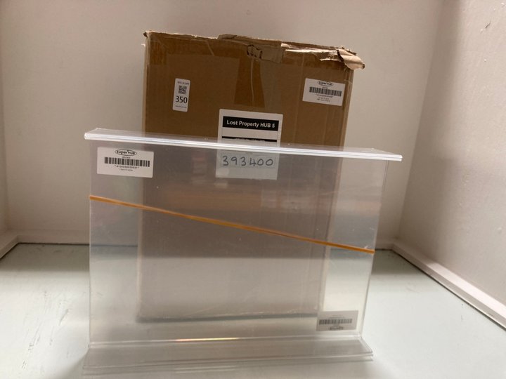Lot 350  
            Marchington SR14 - Parcel Delivery Only 

                
BOX OF PLASTIC DISPLAY STANDS: LOCATION - A14